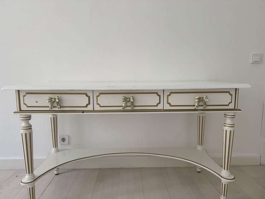 Продам столик в хорошем состоянии