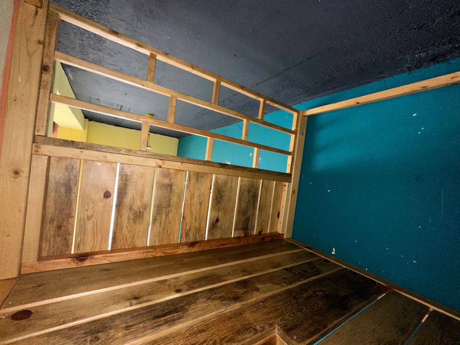 Дървена  пързалка -къща