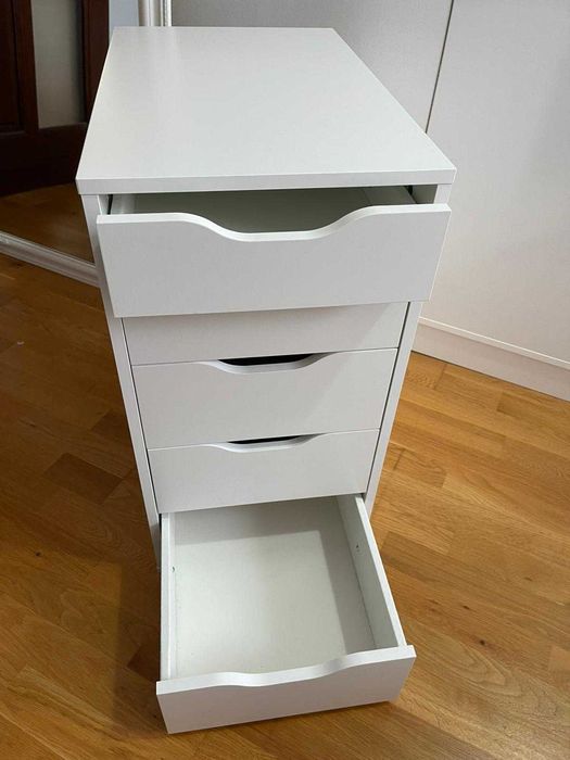 Comada cu sertare alba