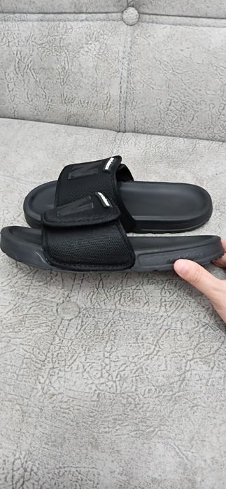 Продам тапочки New balance