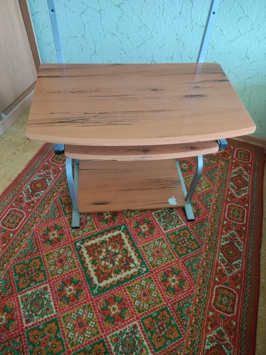 Стол компьютерный