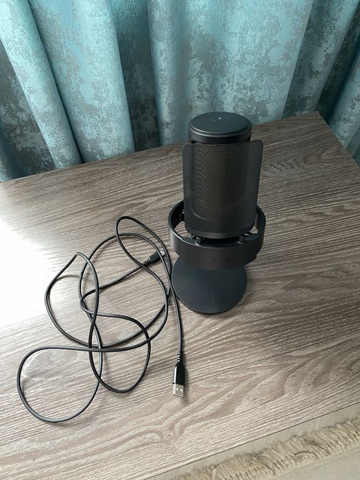Продаю конденсаторный микрофон Fifine A8