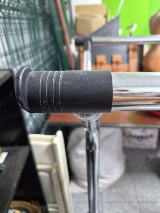 Stander/Stender haine, de plastic