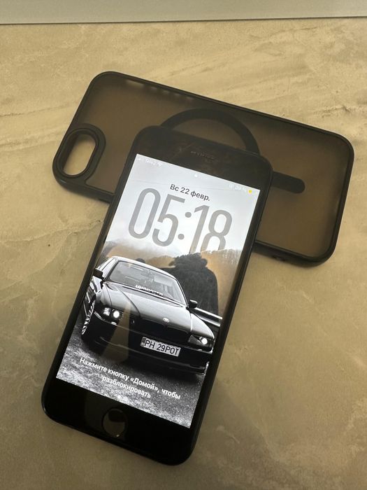 Продам iPhone SE 64GB