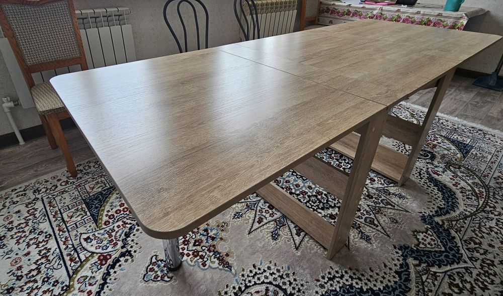 Продам обеденный стол