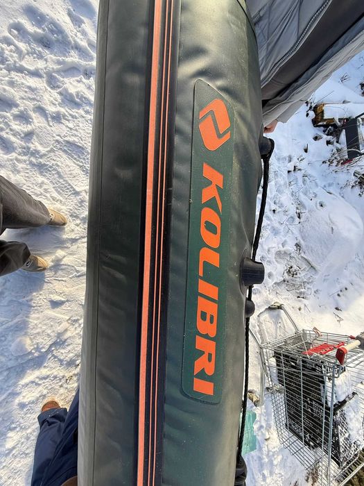 Barca de pescuit cu motor electric si vasle