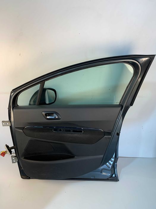 Предна дясна оборудвана врата Пежо 5008 Peugeot 5008 (09-17)г.
