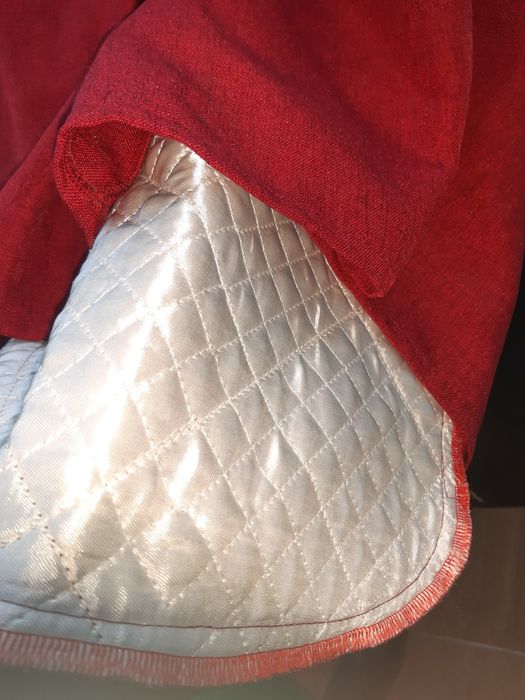 Продам скатерт и чехлы для стульев