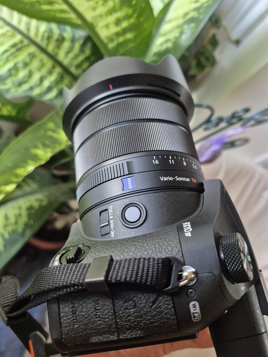 Aparat foto Sony RX10 MK IV