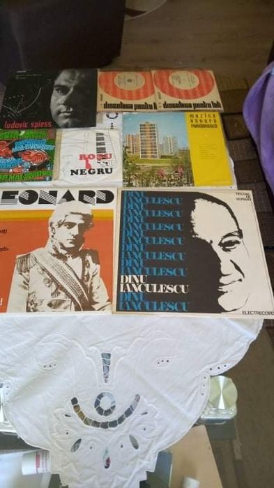 Vând plăci de muzica
