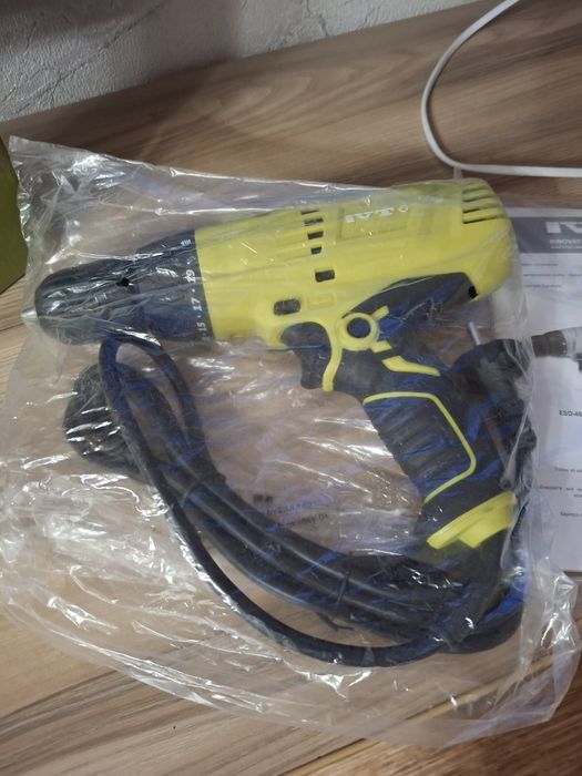 Шуруповерт продам