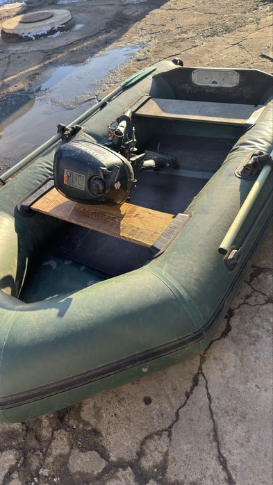 Продам лодку с мотором