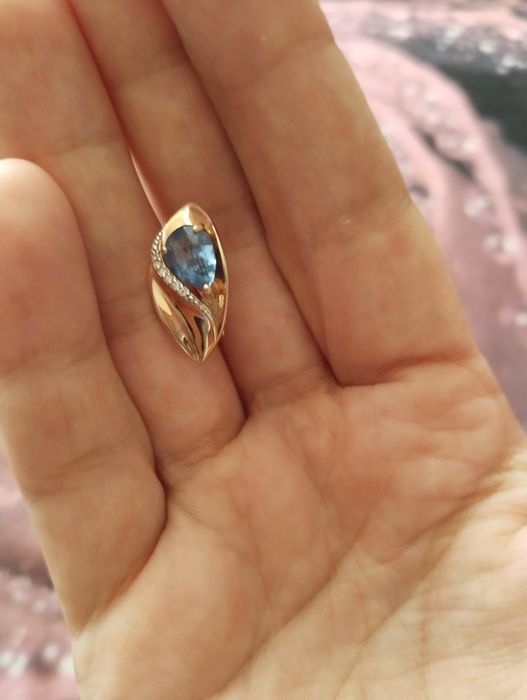 Продам золотые серьги 585 проба