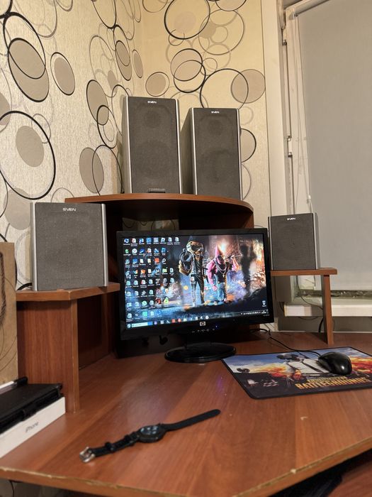 Компьютер колонка стол