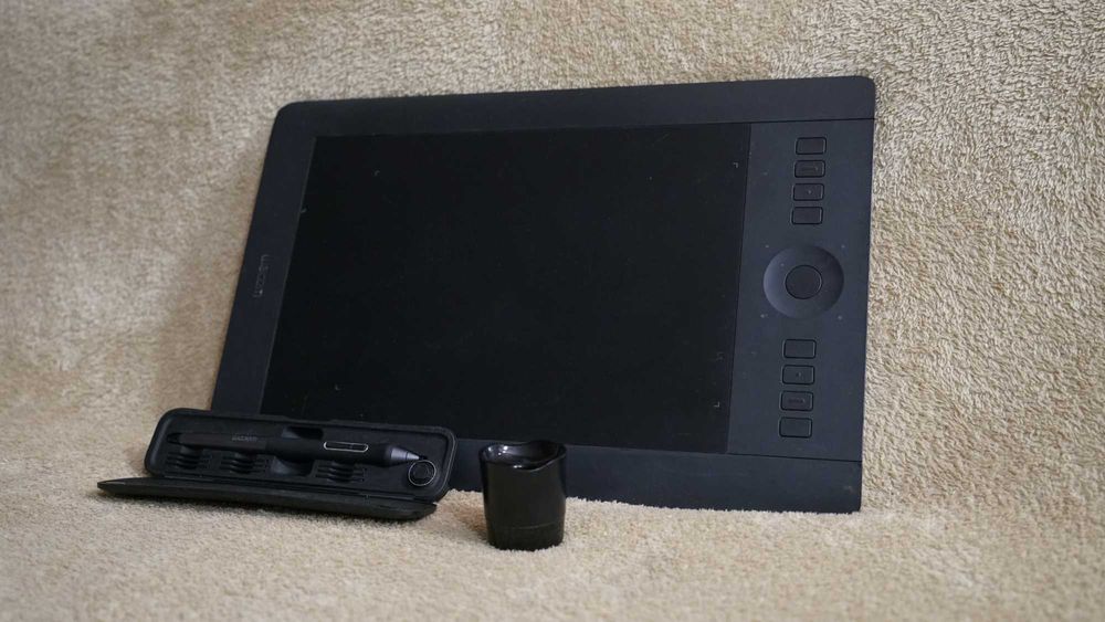 Wacom Intuos Pro - Medium - PTH-651 | Графичен таблет Wacom