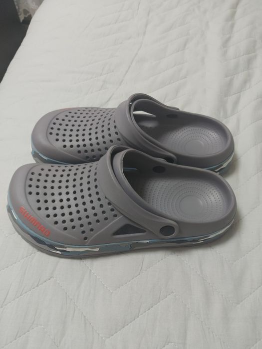 Продам тапочки кроксы