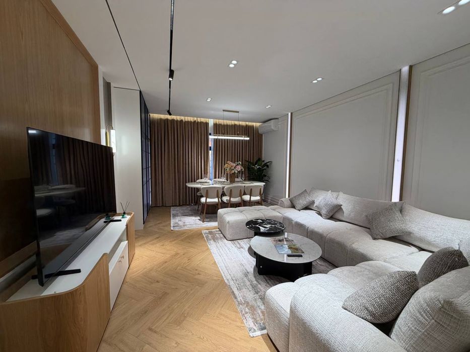 Milano 4/7/10 135м2