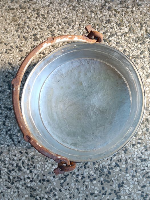 Три медни котлета