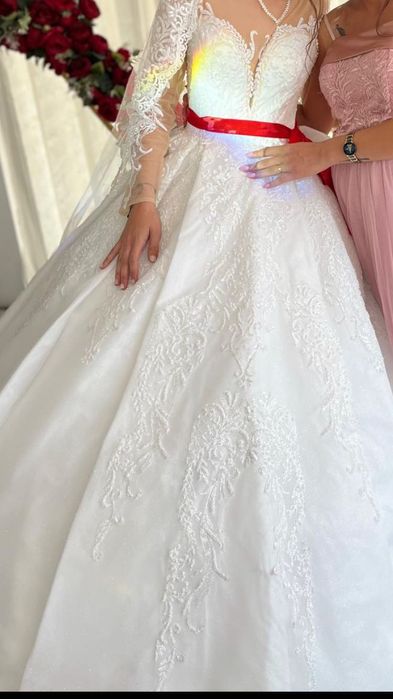 Сватбена рокля регулираща