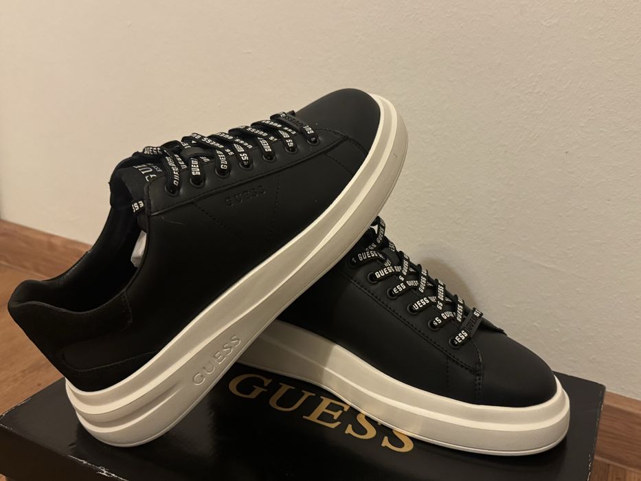 Продават се Кецове Guess Elba