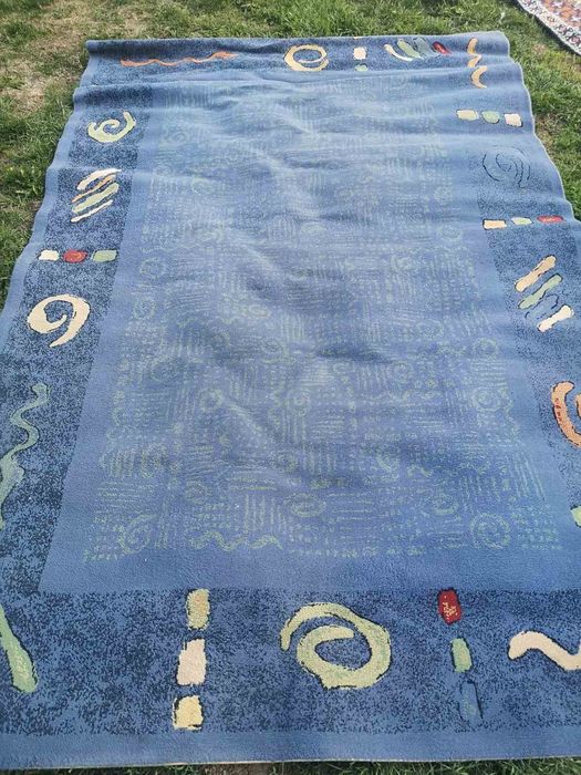 Продавам килим..