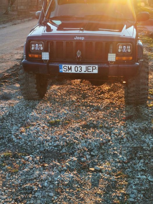 Jeep cherooke 2,5 xj(nu pajero suzuki toyota patrol )