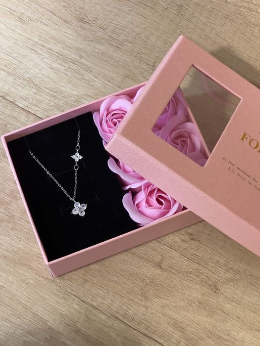 Сребърно колие с цирконий