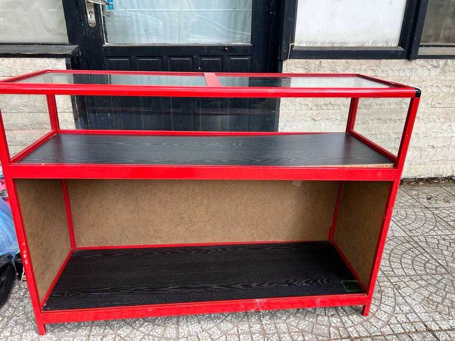 Продавам стелажи и щендер