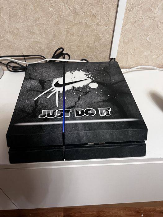 Продам play station 4