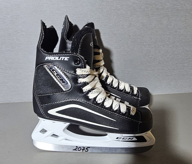 Patine 2075 hochei hockey CCM   marime  38-39  (25    cm lungime interioara)