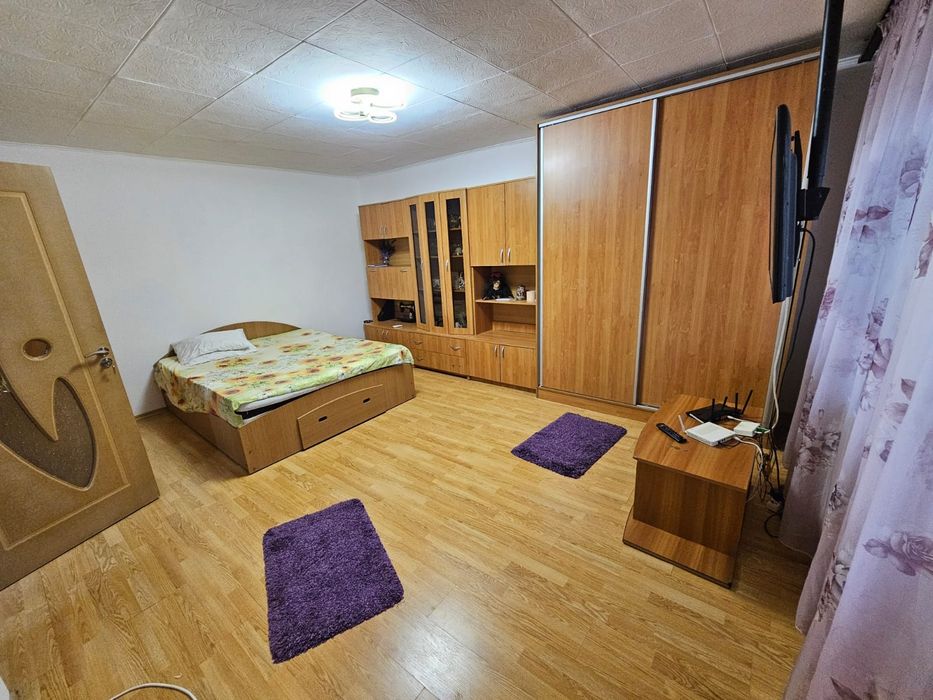 Închiriez garsoniera