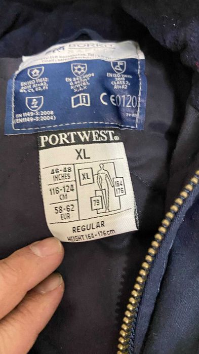 Зимний утепленный комбинезон с капюшоном