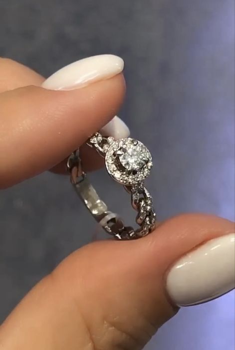 Золотое кольцо 750 пробы с бриллиантами