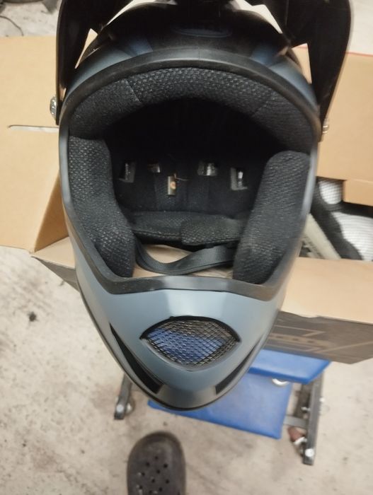 Каска Bellразмер м ризница fox наколенки aipnestat s/m