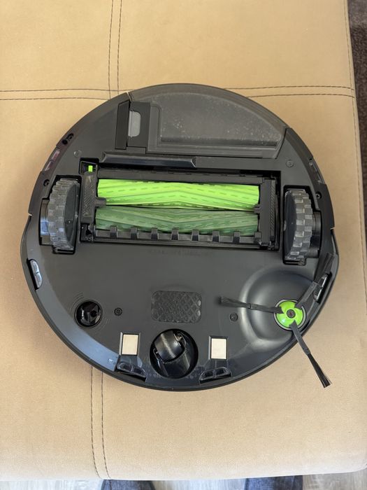 Прахосмукачка робот Roomba j7