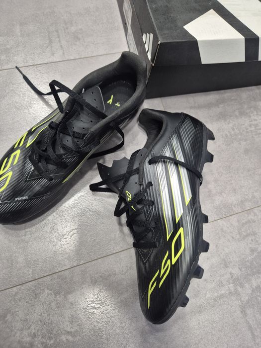 Ghete de fotbal Adidas cu crampoane