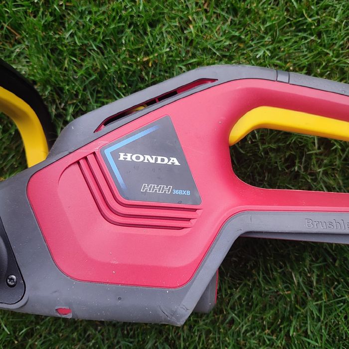 Foarfeca Honda HHH 36 Bxb pe acumulatori tuns tăiat gard viu stihl