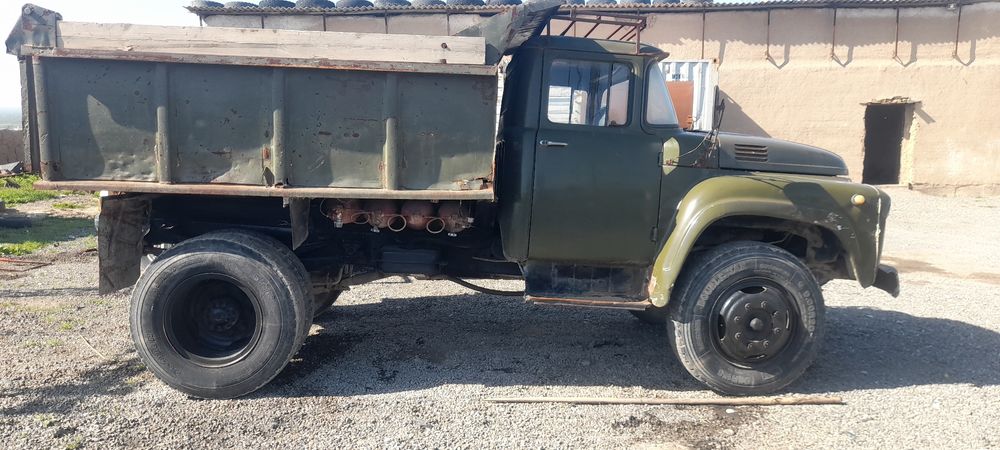 Kvadrat Zil sotiladi