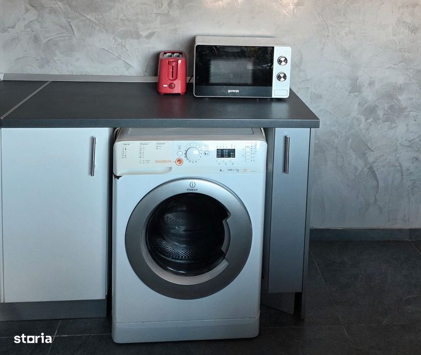 Apartament 4 camere  zona  Calea Calarasilor