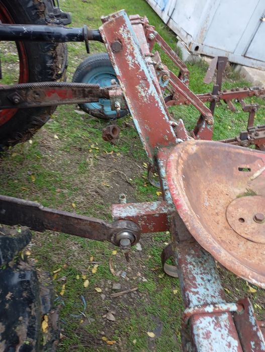 Vând prășitoare cu 5 sectii românească.ideala pt tractor u445.