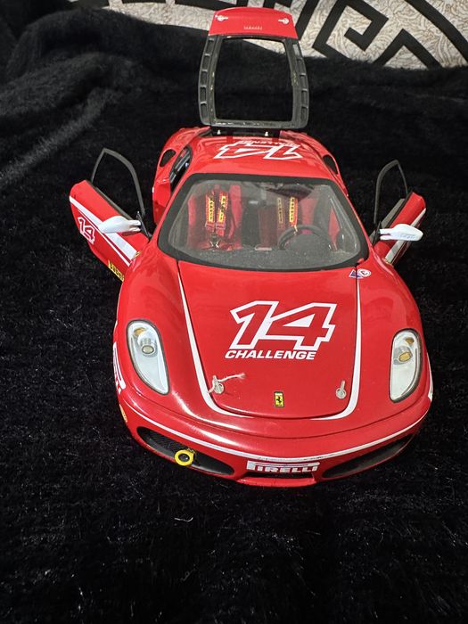 Ferrari cu anumite parti lipsa si anumite imperfectiuni
