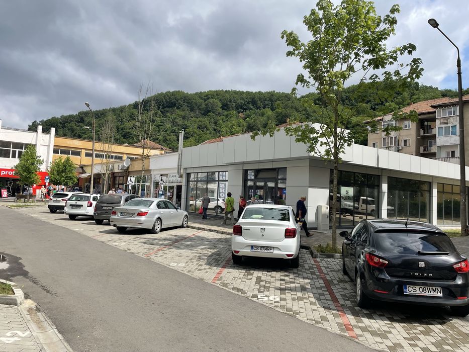 Inchiriez spatiu comercial central 500m2