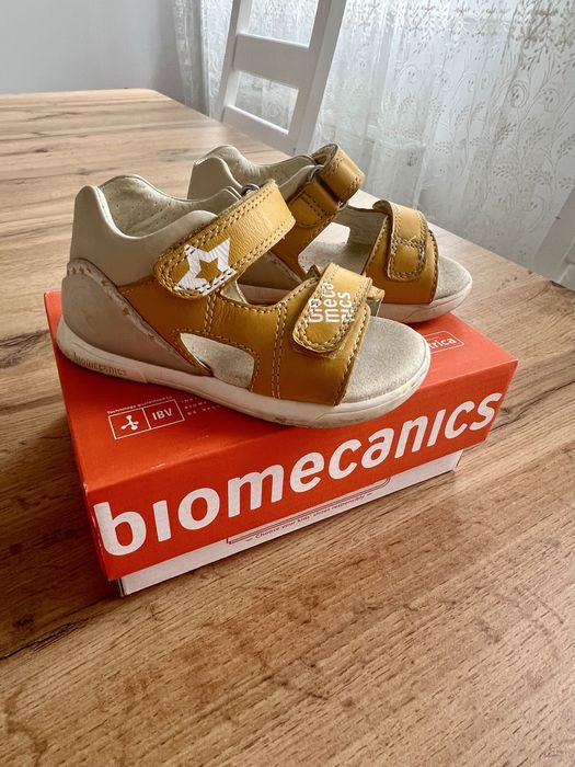 Кроссовки и сандалии Biomecanics