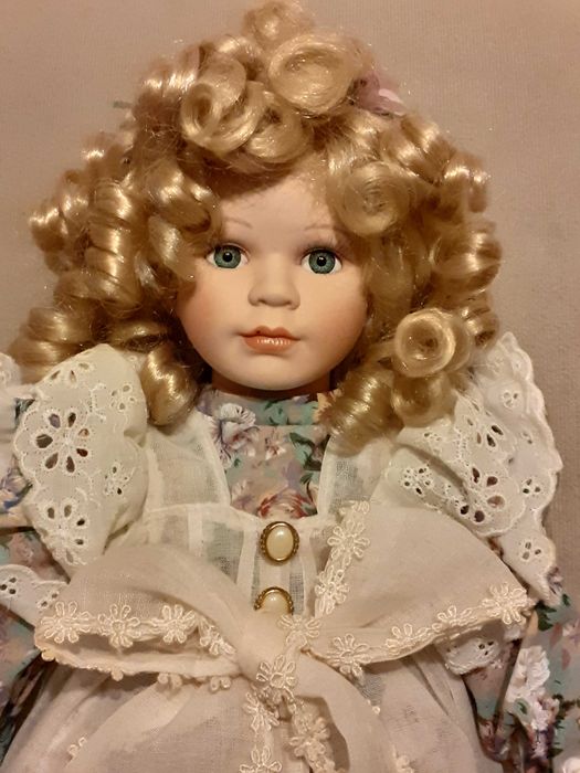 Порцеланова кукла Paula