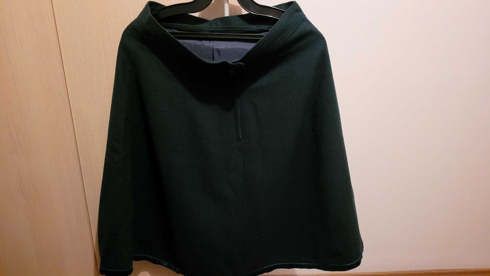 Fusta verde lână/fetru cu dunga eleganta de catifea.