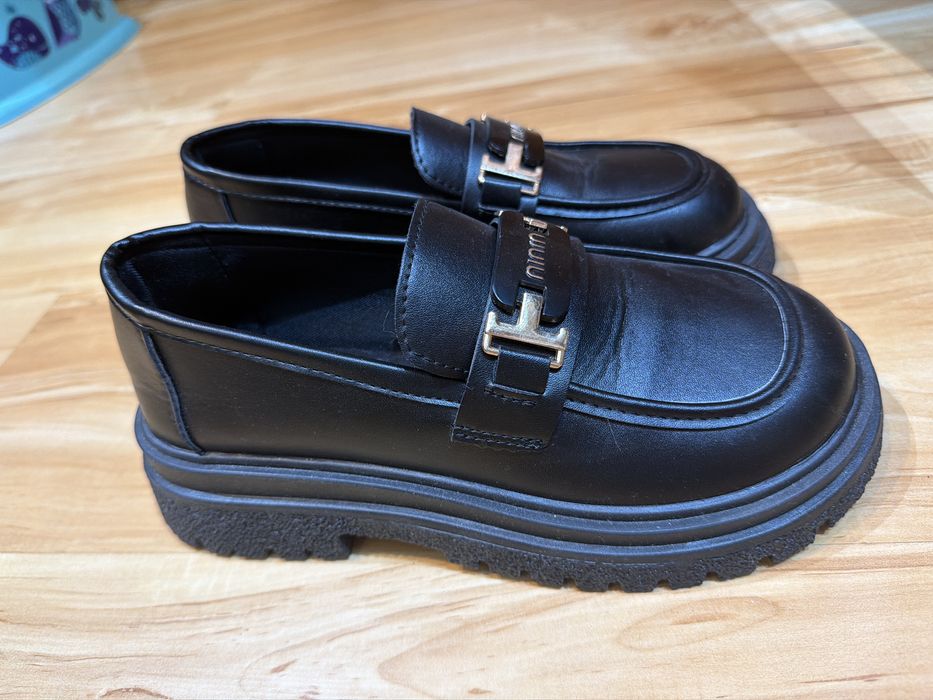 Лоферы черные женские