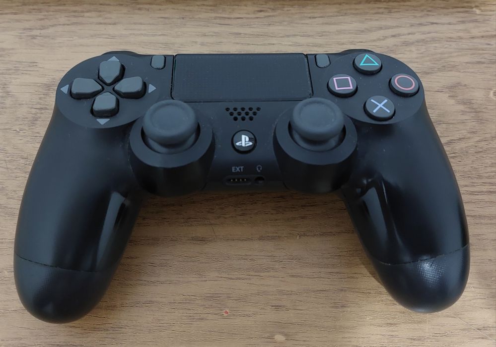 PlayStation 4 Pro 1TB + 2 controllere + 5 jocuri