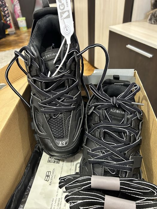 Маратонки Balenciaga номер 43 нови в кутия с раничка и връзки !