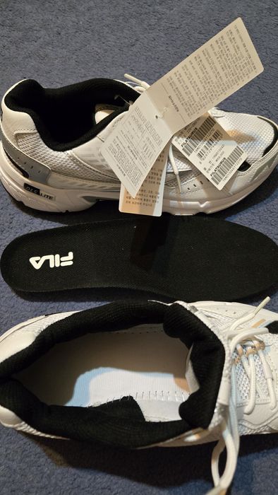 Продам новые кроссовки