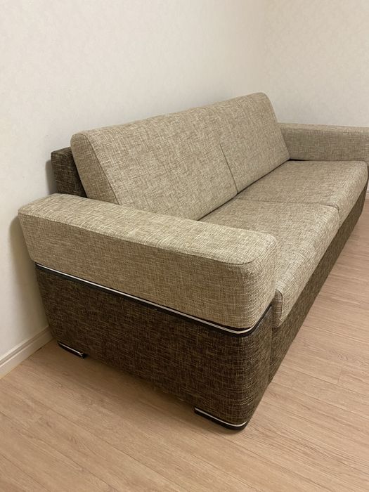 Двухместный диван